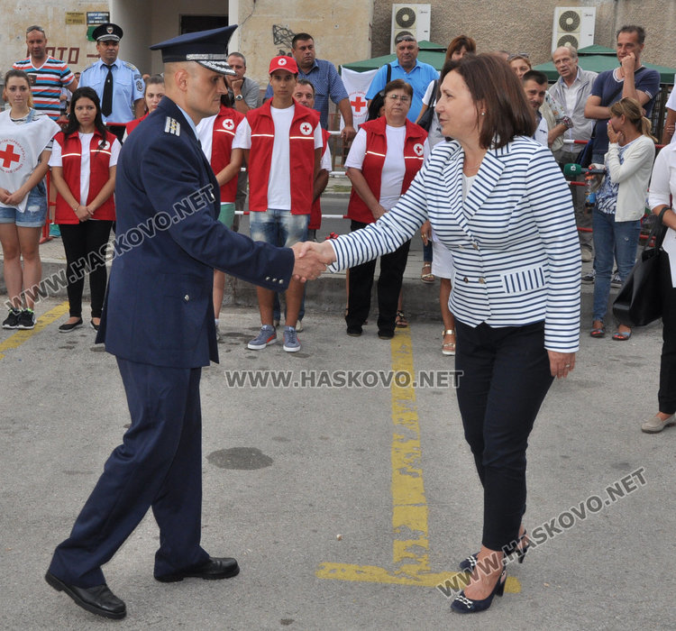 58 полицаи въртят гуми пред министъра и главсека на МВР