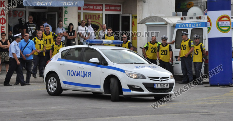 58 полицаи въртят гуми пред министъра и главсека на МВР