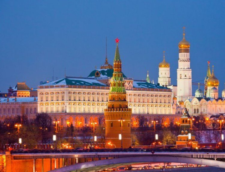 Русия готви замразяване на заплатите на чиновниците за още 3 години 