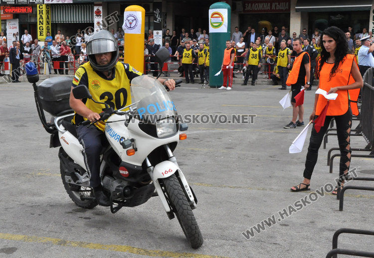 58 полицаи въртят гуми пред министъра и главсека на МВР