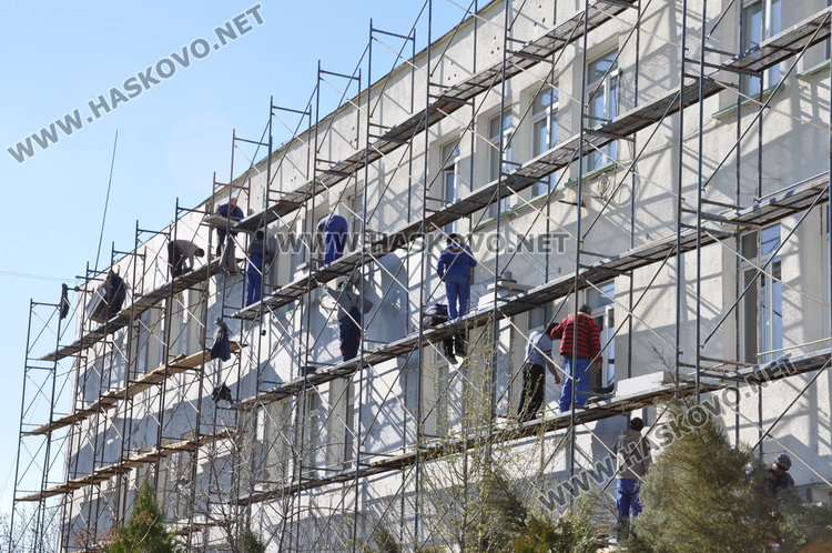 Санирането на основния корпус на гимназията през 2014 г.