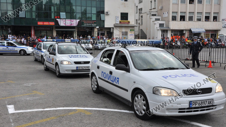 58 полицаи въртят гуми пред министъра и главсека на МВР