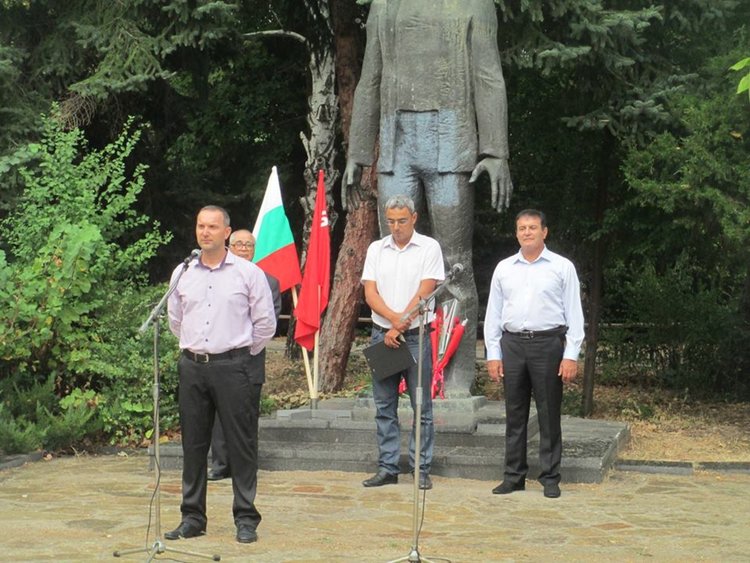 Социалистите отпразнуваха 9 септември пред паметника на Алберт Антонов – Малчика в парк „Горубсо“