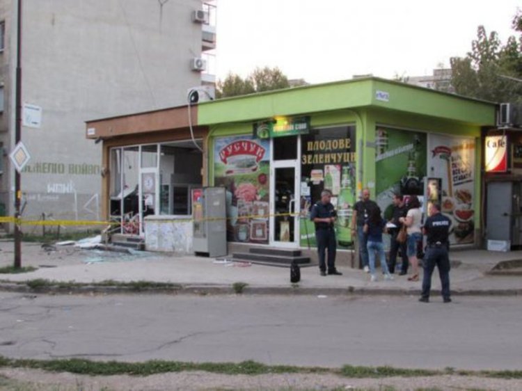 Взривиха банкомат в Русе, унищожен е магазин