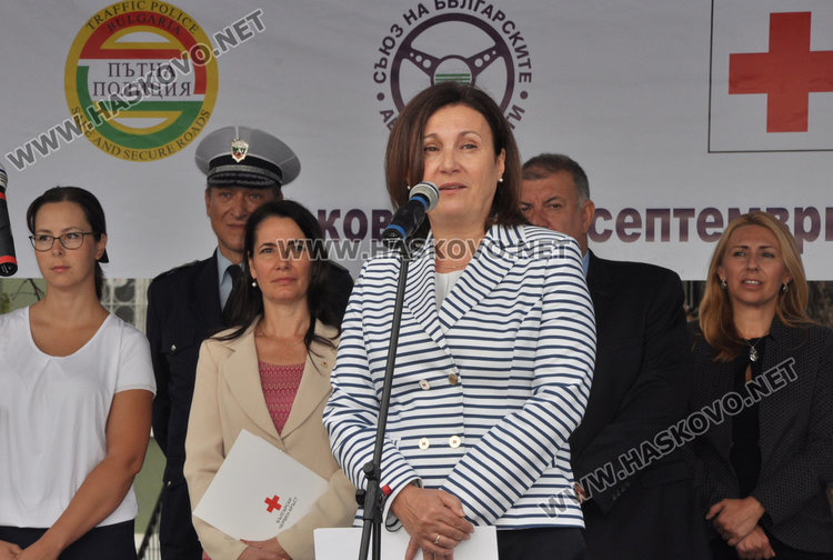 58 полицаи въртят гуми пред министъра и главсека на МВР