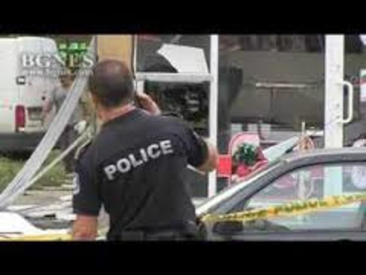 Взривиха банкомат в Русе, унищожен е магазин