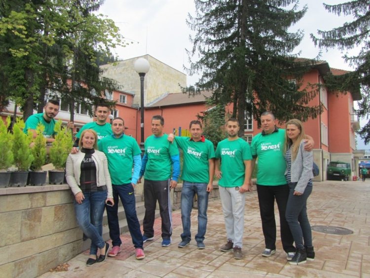 55 кипариса ще красят стария център на Смолян