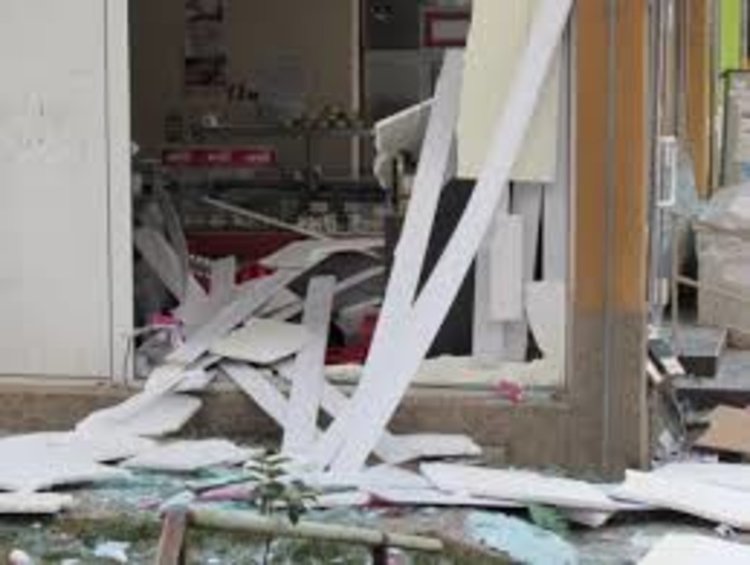 Взривиха банкомат в Русе, унищожен е магазин