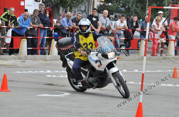 58 полицаи въртят гуми пред министъра и главсека на МВР