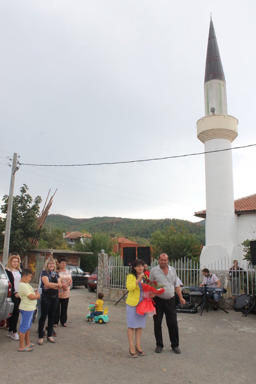 Цвета Караянчева на курбан за здраве в чернооченското село Бели вир 
