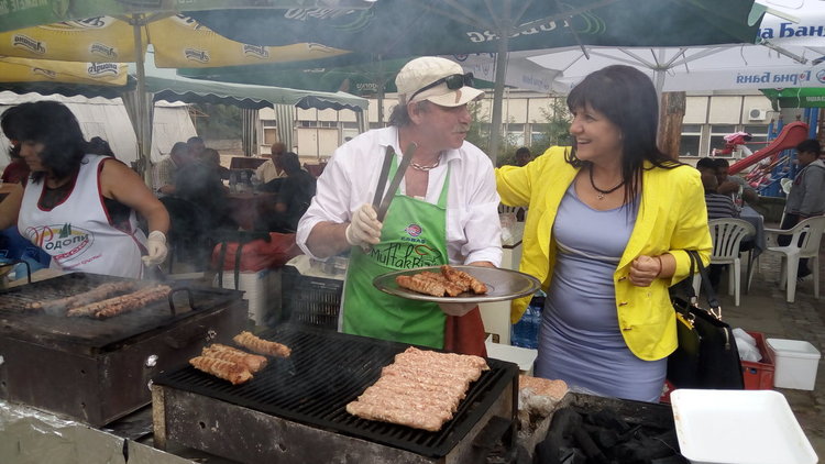 Цвета Караянчева на курбан за здраве в чернооченското село Бели вир 