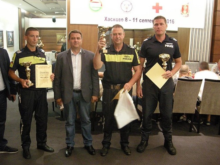 Отборът на Смолянската полиция първи в страната на националното състезание "Пътен полицай" 2016