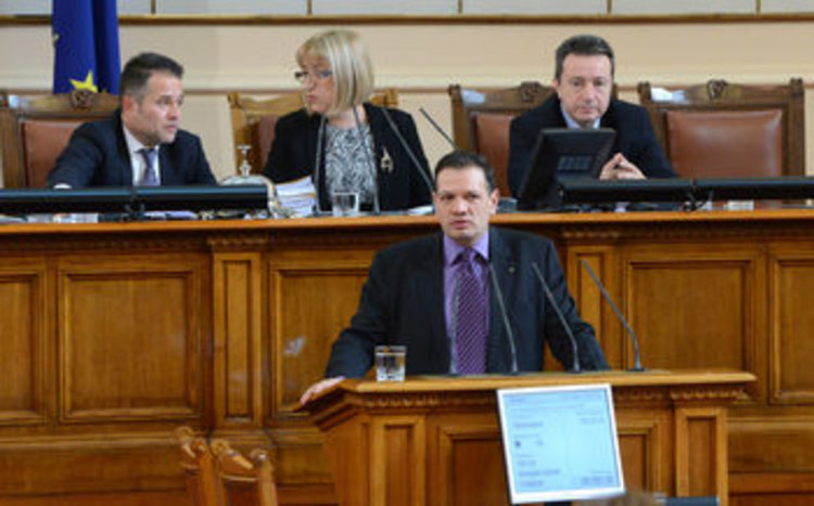 Петър Славов пак поиска мантинела по пътя София - Калотина