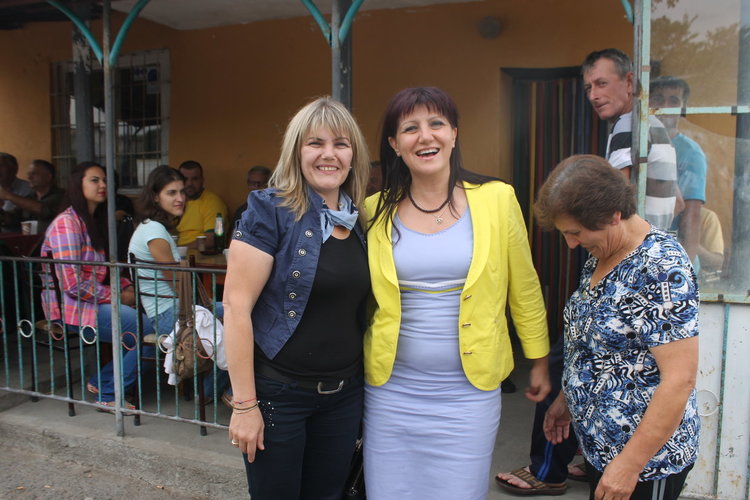 Цвета Караянчева на курбан за здраве в чернооченското село Бели вир 