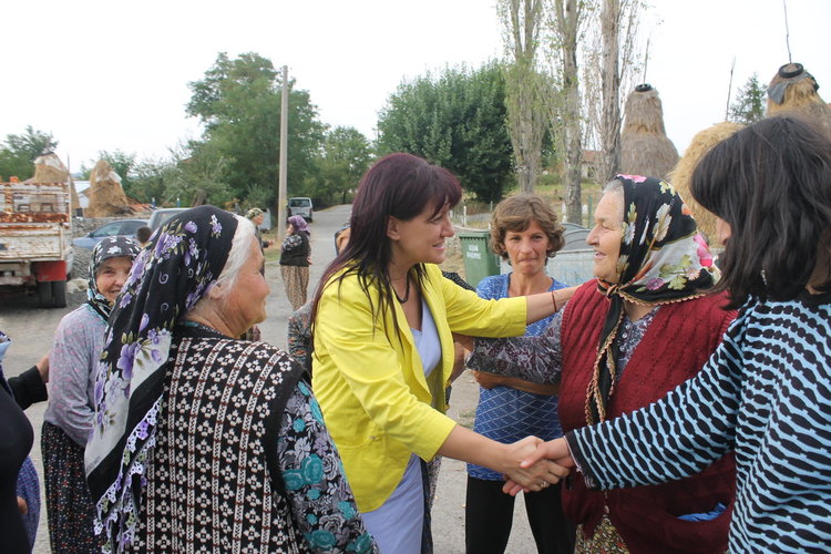 Цвета Караянчева на курбан за здраве в чернооченското село Бели вир 