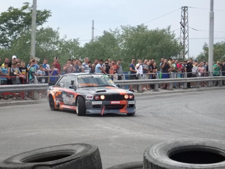 Дрифт състезатели от Димитровград подкрепиха лечението на 10-годишно момче