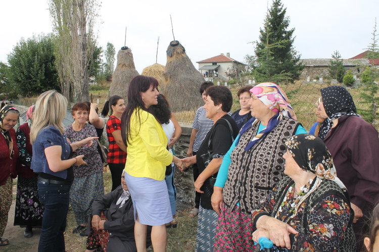 Цвета Караянчева на курбан за здраве в чернооченското село Бели вир 