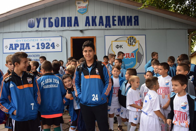 Футболната академия и нейните възпитаници