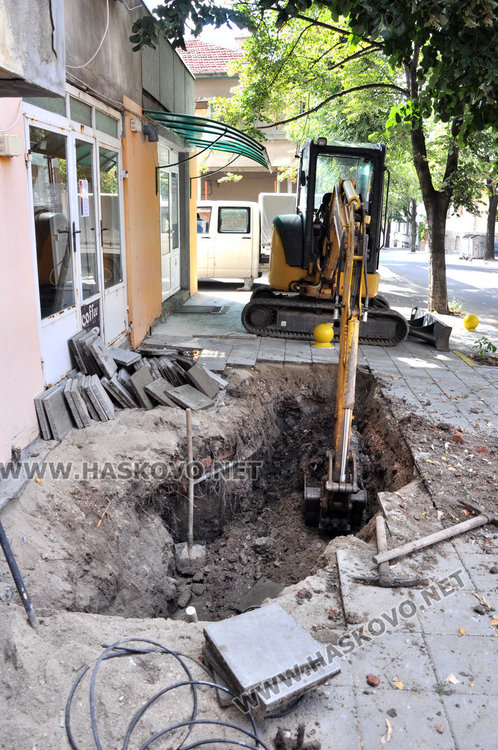 Калпава ВиК връзка към блок остави центъра на Хасково на сухо