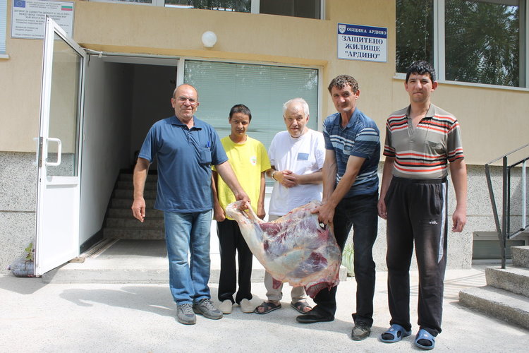 Изселник раздаде месо за Курбан Байрам в Ардинско