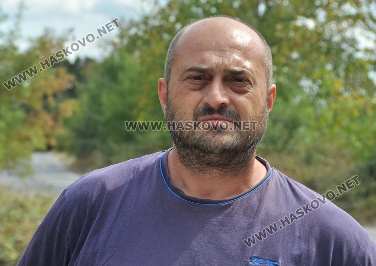 Тенчо Щерев е окахърен огънят да не прехвърли в  лозовите масиви, сред които са и неговите лозя  