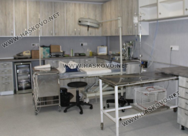 Клиниката разполага с операционна зала