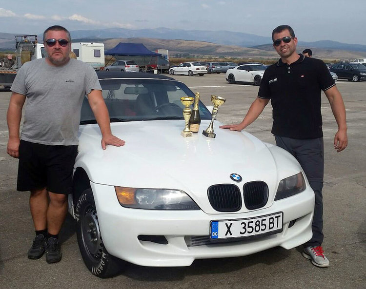 Иван Иванов (вдясно)