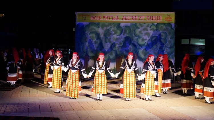 Магия от български танци плени сърцата на ардинчани