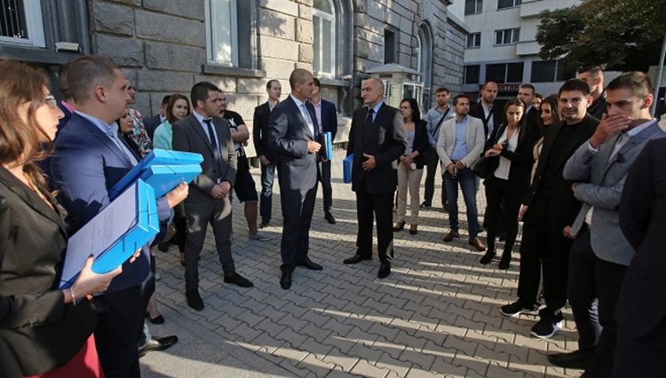 ГЕРБ се регистрираха първи за президентските избори