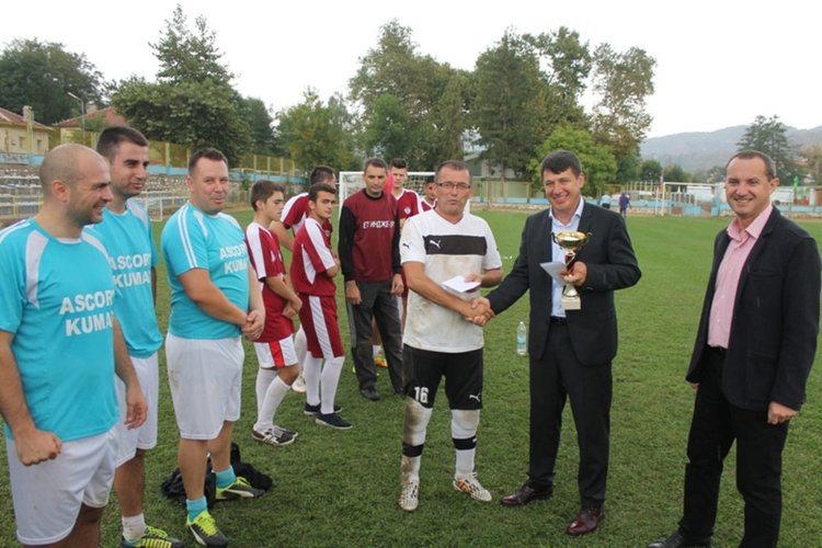 „Пенсионерите” на „Аврора” вдигнаха купата на кмета на Ардино