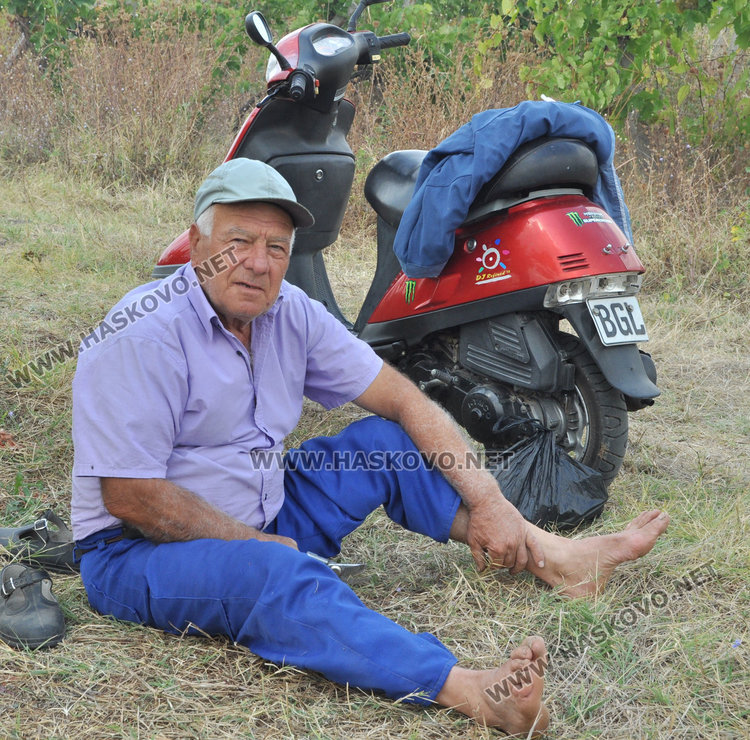 Бай Кольо от как се помни не е виждал такъв пожар в района
