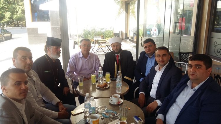 Стотици мюсюлмани препълниха градската джамия в Кърджали