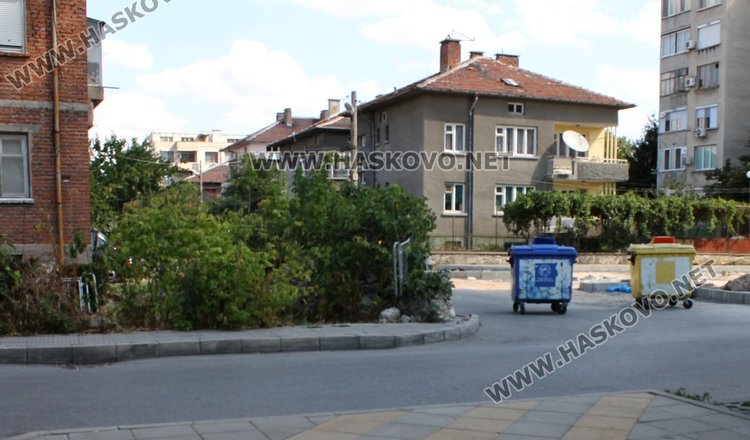 Започна изграждането на паркинг на мястото на бившия всекидневен пазар