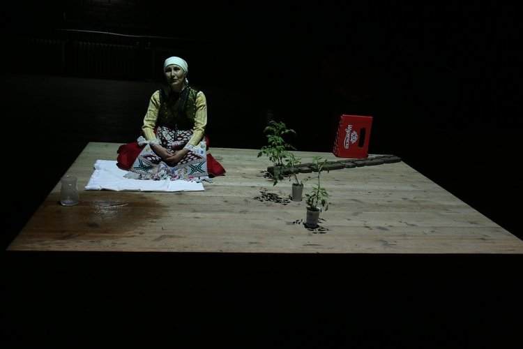 Двама с един билет в театъра за откриването на сезона, в края на седмицата -вербатим представление