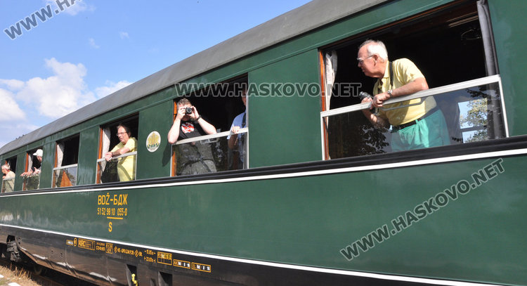 Парен влак Баба Меца рай за англичани, пътуват във вагоните на Цар Борис