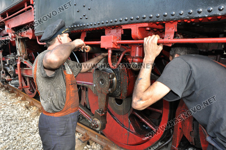 Парен влак Баба Меца рай за англичани, пътуват във вагоните на Цар Борис