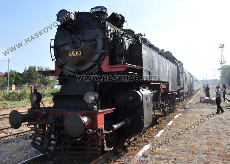 Парен влак Баба Меца рай за англичани, пътуват във вагоните на Цар Борис