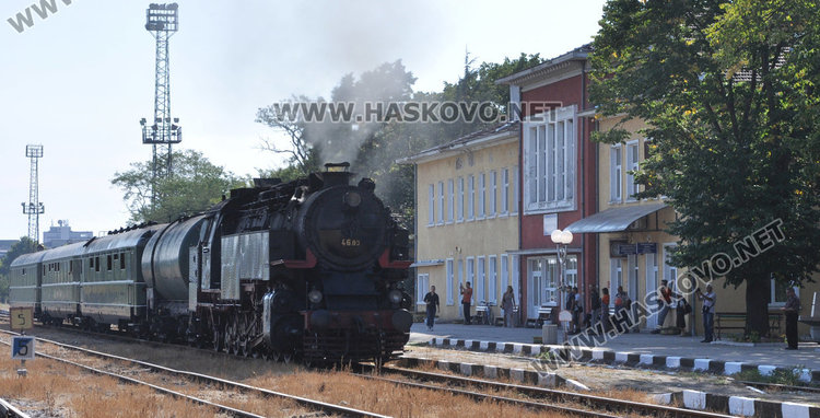 Парен влак Баба Меца рай за англичани, пътуват във вагоните на Цар Борис