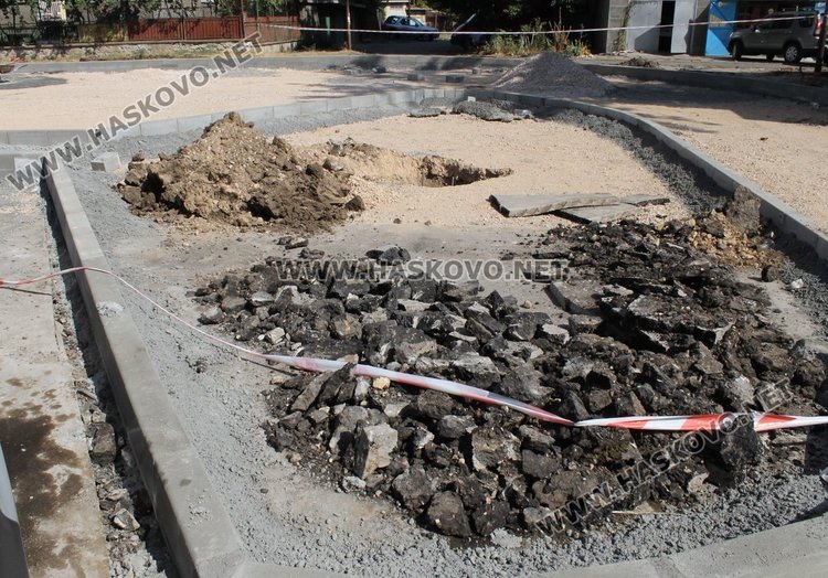 Започна изграждането на паркинг на мястото на бившия всекидневен пазар