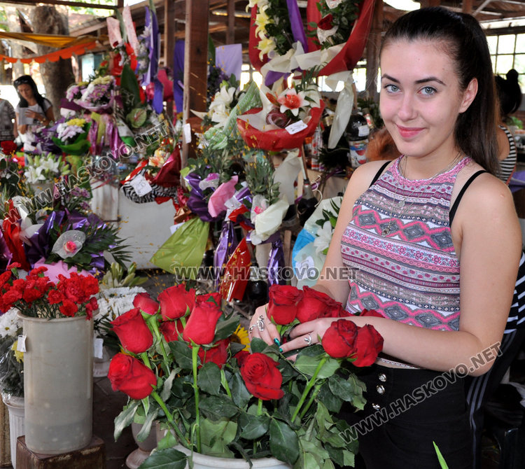 Наплив: до 10 лева букета за първия учебен ден