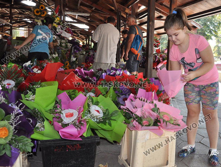 Наплив: до 10 лева букета за първия учебен ден