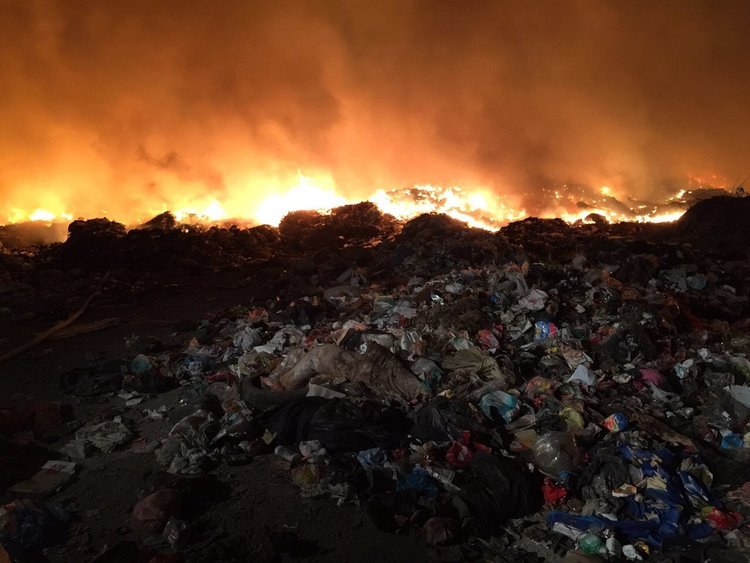 Хасан Азис участва в потушаването на големия пожар на сметището край Вишеград