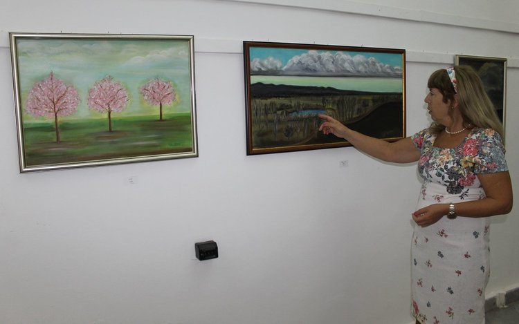 Валя Донкова подреди трета самостоятелна изложба в КДК