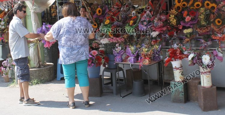 Букети със слънчоглед - предпочитани за първия учебен ден в Димитровград