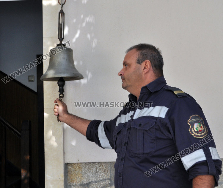 Пенсиониран преди 7 г. пожарникар още ходи на работа, без заплата