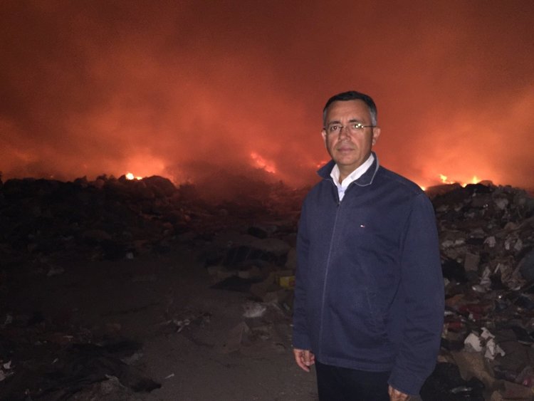 Хасан Азис участва в потушаването на големия пожар на сметището край Вишеград