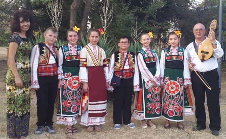 Детските състави при читалище Родопски фар завладяха публиката на фестивала „Орфей пее с морето“