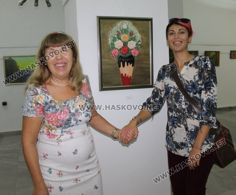 Валя Донкова подреди трета самостоятелна изложба в КДК