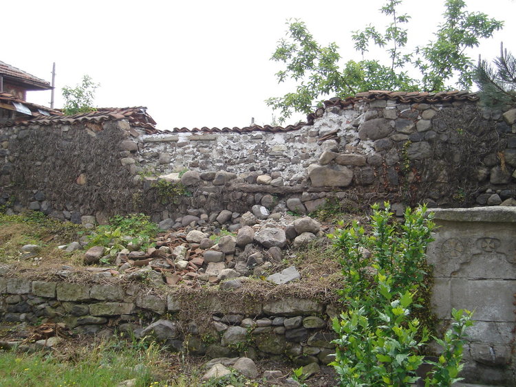 Стягат църквата в Брягово за 180-тата ѝ годишнина