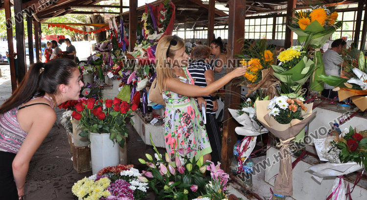 Наплив: до 10 лева букета за първия учебен ден